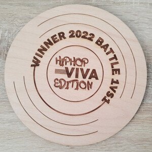 Dřevěná trofej ve stylu gramofonové desky na míru pro vítěze např. tanečních soutěží