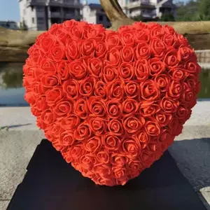 Dekorační srdce z růží